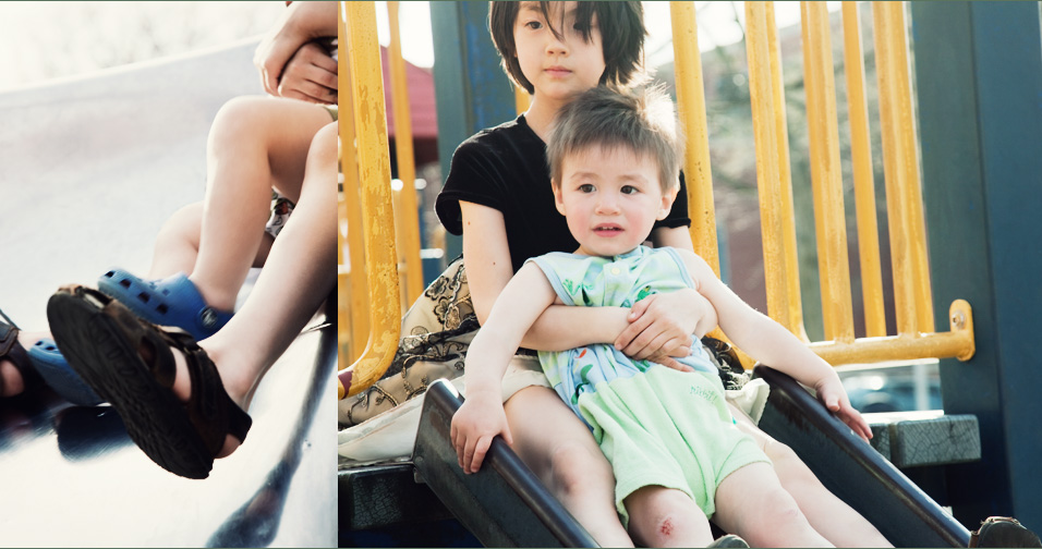 siblings on a slide - chicago child and family photography